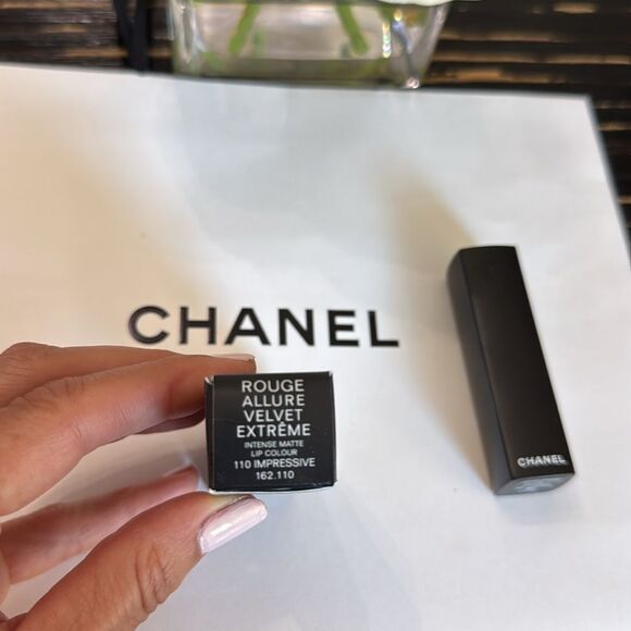Chanel Lipstick Rouge Allure Velvet Extreme 110 Impressive Limited Edition - Picture 3 of 5